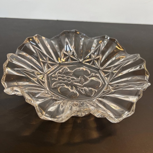 Vintage Clear Federal Glass Ruffled Edge Dish with Fruit Design - Picture 2 of 11